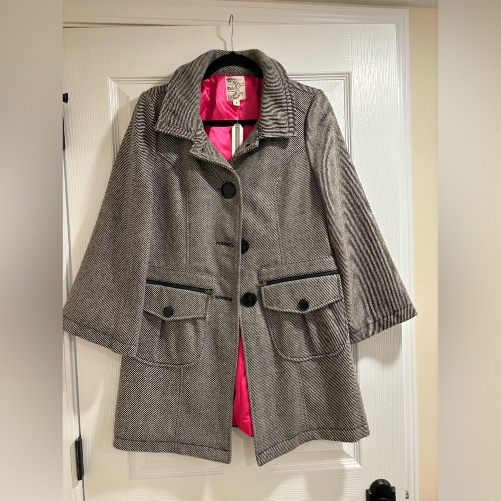 Anthropologie Tulle Coat. Chevron Tweed material. Size Large. NWT.